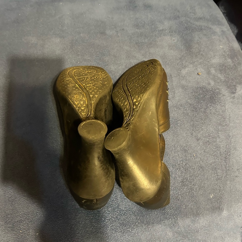 John Fluevog size 8 heeled sandals. - Picture 3 of 4